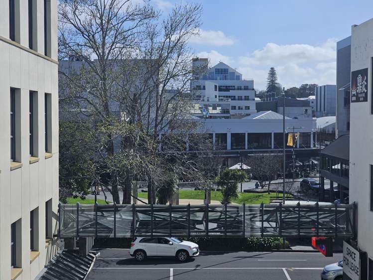 4C30/118 Broadway Newmarket_3