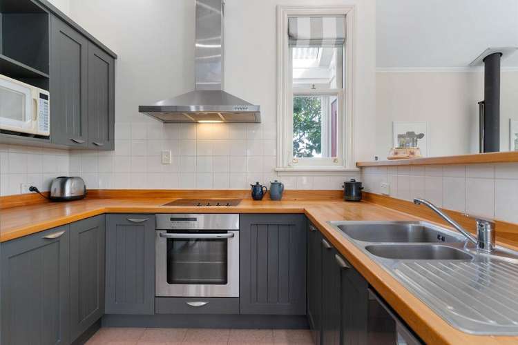 218 High Street South Carterton_5