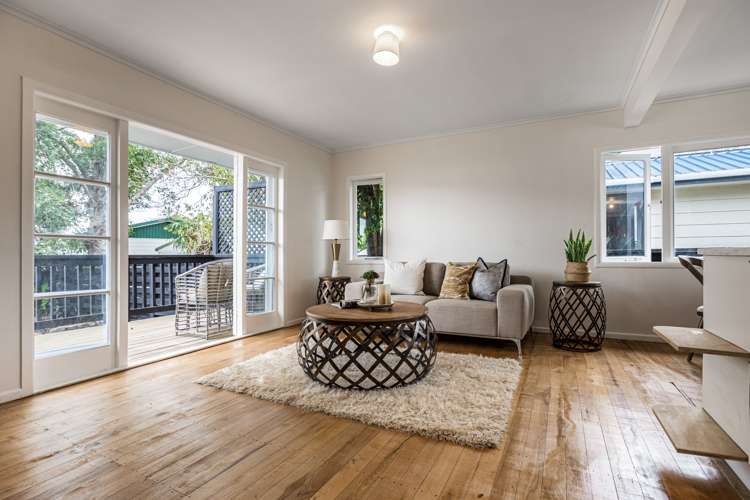 9 Huruhuru Road Massey_15