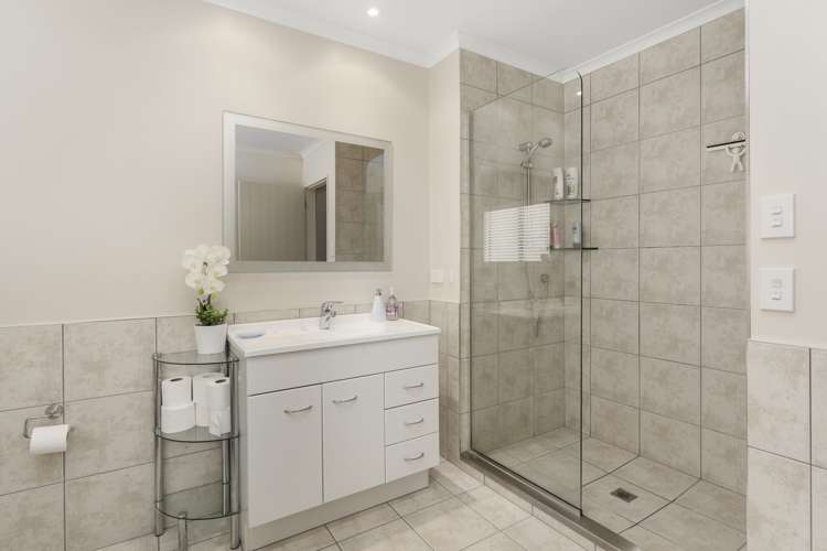 6/8 Wellington Road Paekakariki_11