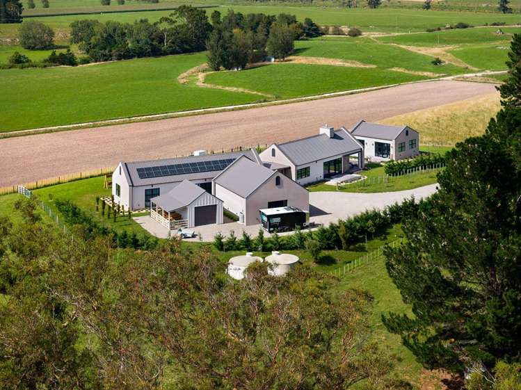 83 Charles Robert Drive Kahutara_39