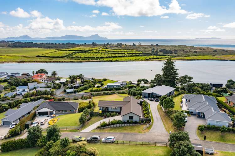 9 Seascape Crescent Waipu_16