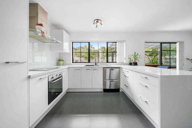 8 John Lister Close Golflands_8