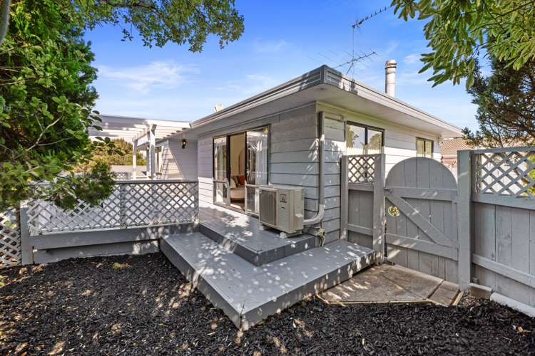 37 Gosford Drive Botany Downs_19