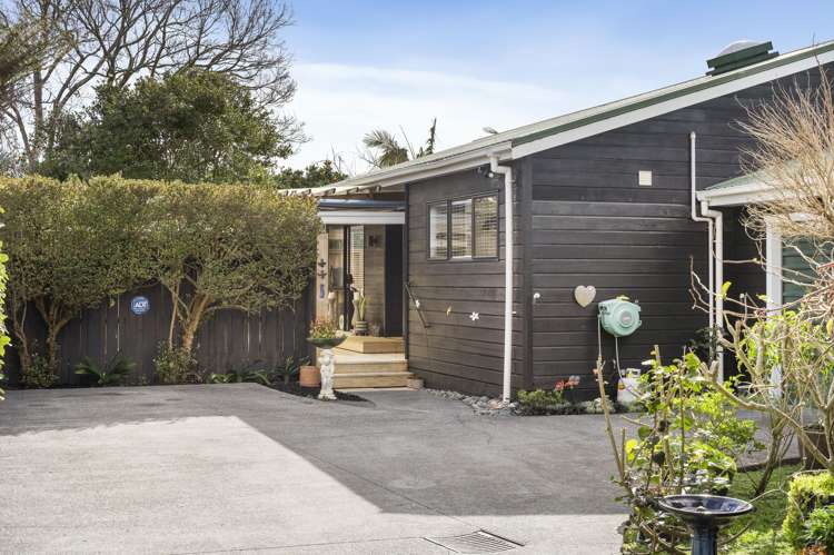 2/8 Enderby Drive Te Atatu Peninsula_13