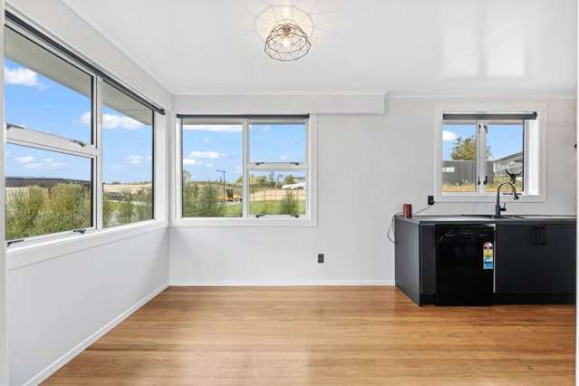 10 Maple Drive 11134_4