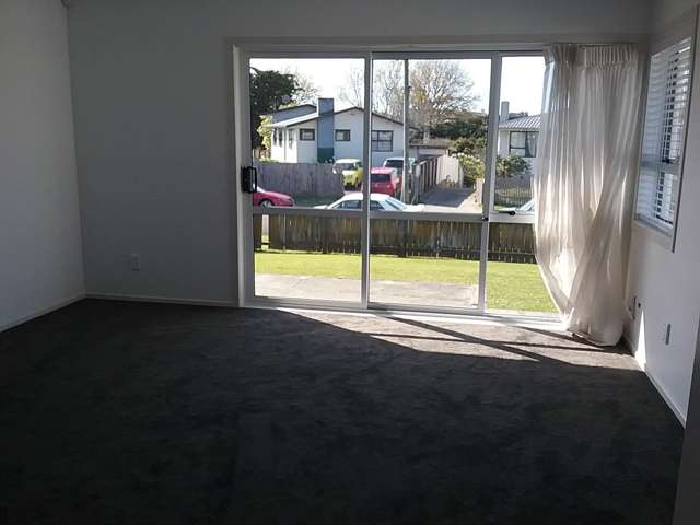 8 Antrim Crescent Otara_1