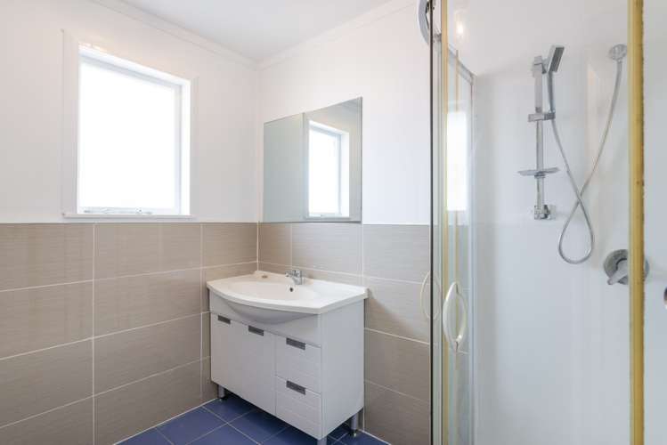 2/215 Swanson Road Henderson_7