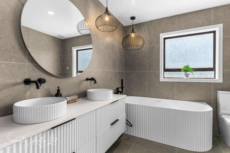 109 Hurndall Street East_0