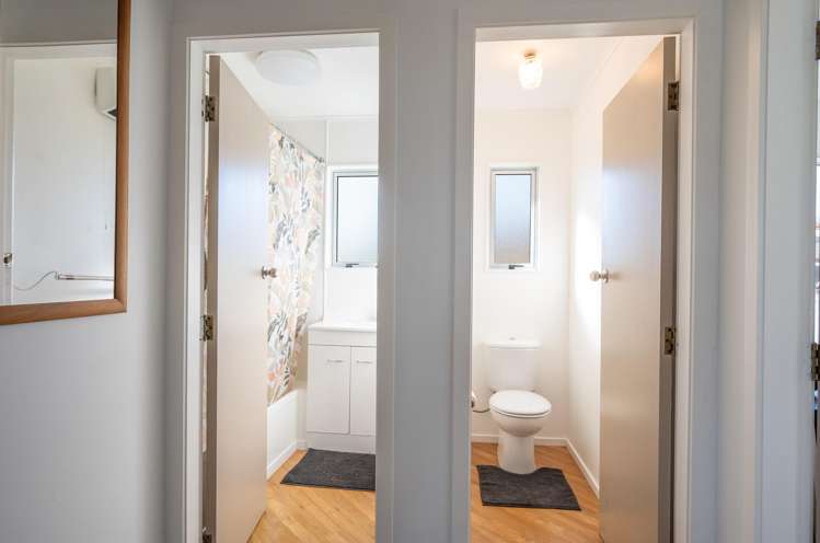 2/4 Challies Way Richmond_15