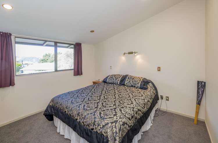 16 Karaka Grove Raumati Beach_12