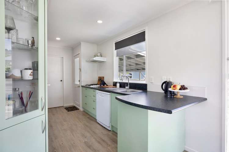 186 California Drive Totara Park_16