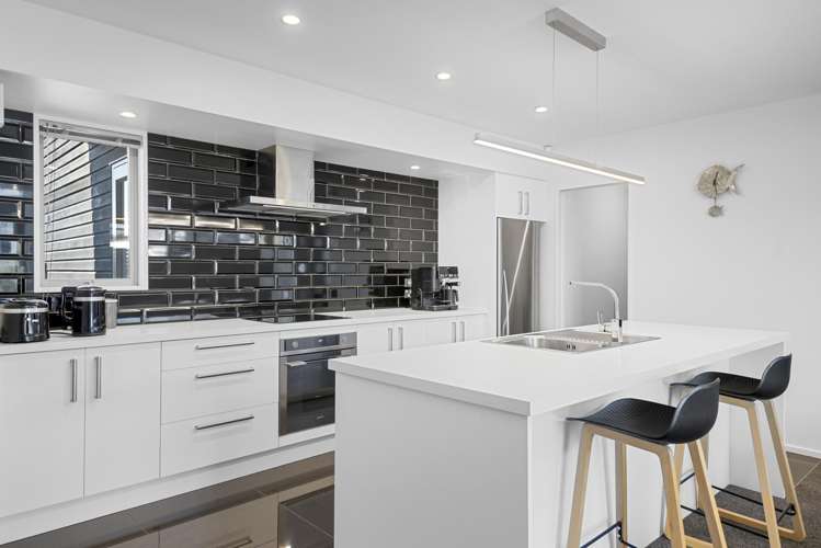9 Taupata Street_3