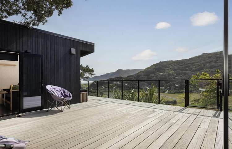 21 & 21a Beach Valley Road Piha_31