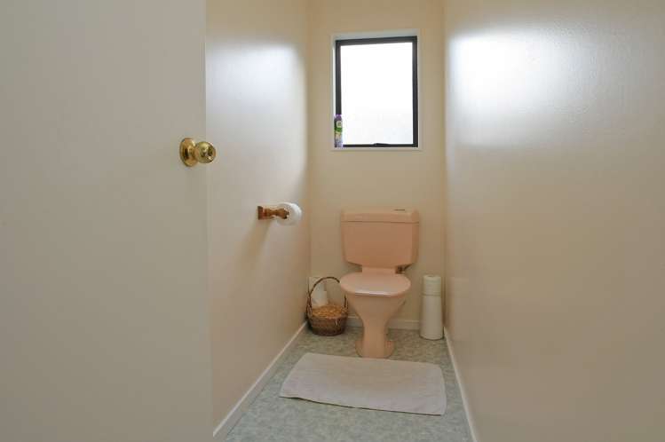 16 Bowes Crescent Strathmore Park_15