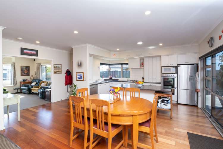 33 Delta Mews Place Clive_8