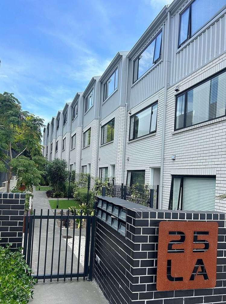 Room 2 @/5/25 Lloyd Avenue_0