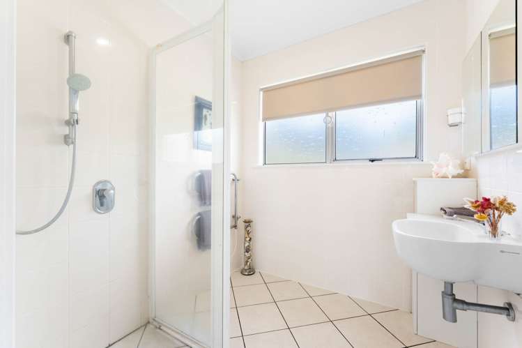 1/23 Holt Avenue Torbay_12