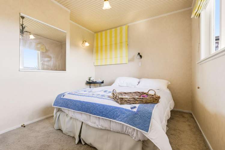 5 Matuku Street Two Mile Bay_29