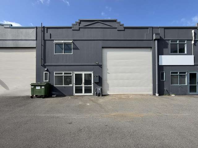 Compact Industrial Unit in Prime Mount Location