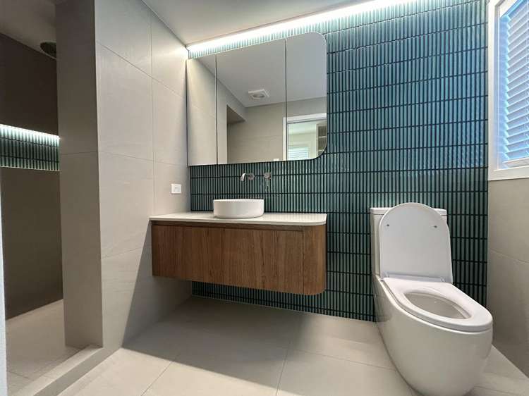 8 Meanda Gardens Sunnyhills_24