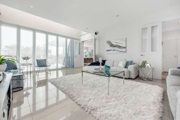 32 Intrepid Crescent Beachlands_12