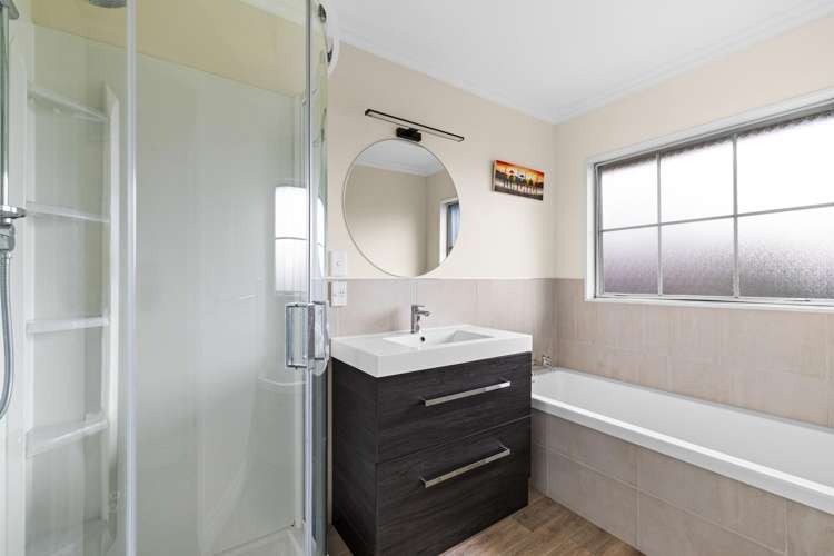 70 Whiting Crescent Greenmeadows_23