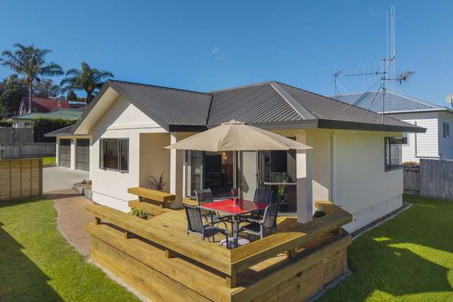 Three bedrooms and TRIPLE car garage!