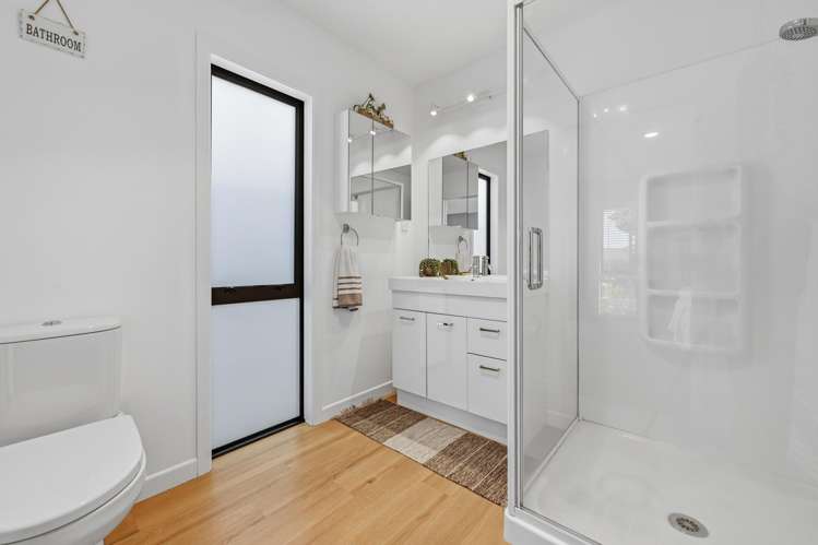 2 Benmore Crescent Pyes Pa_18