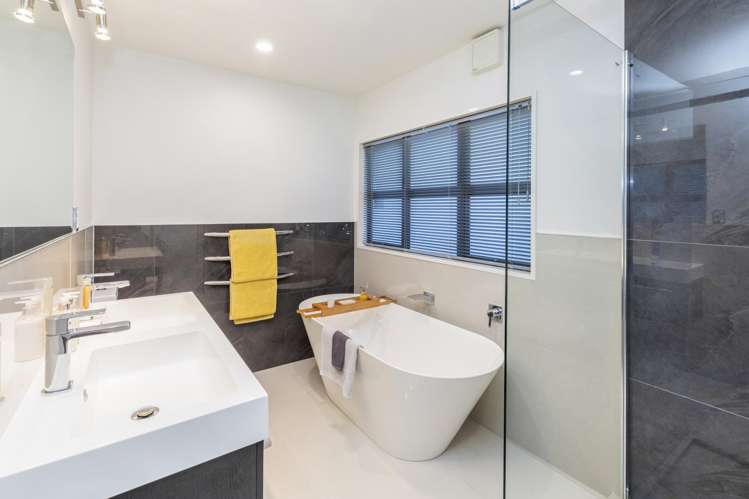 8 Valley View St Andrews Hill_24