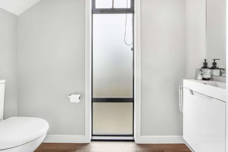 10/25 Thackeray Street Hamilton Lake_14