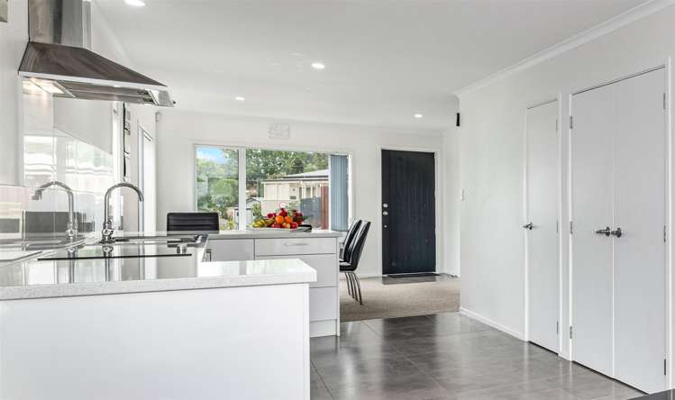 1/67a Metcalfe Road Ranui_13