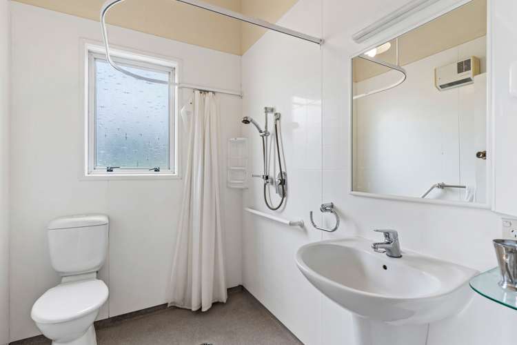 5 Ascot Avenue Narrow Neck_12