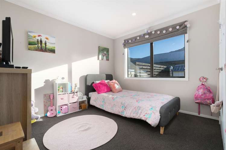 2 Kingfisher Crescent Albert Town_9