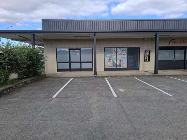 AFFORDABLE TIDY ROAD FRONT SHOP