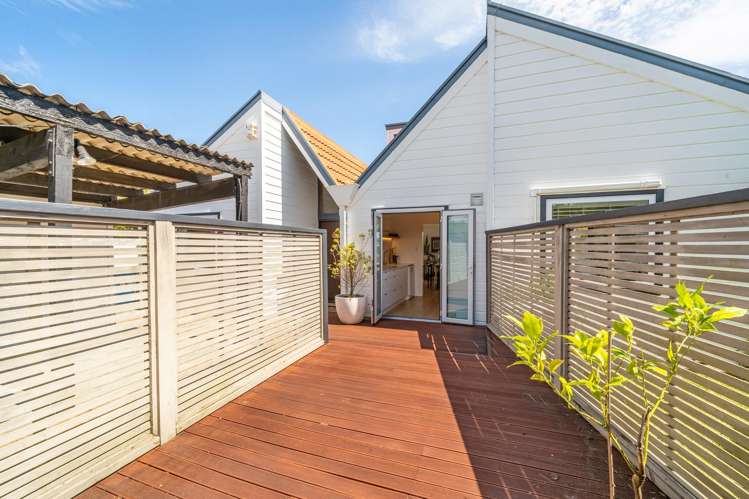 21 The Quarterdeck Whitby_13