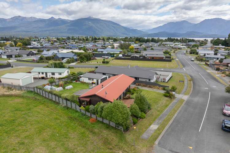 91 Govan Drive Te Anau_39