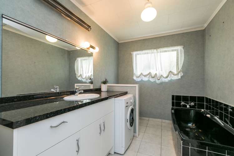 2 Ewan Place Taradale_12