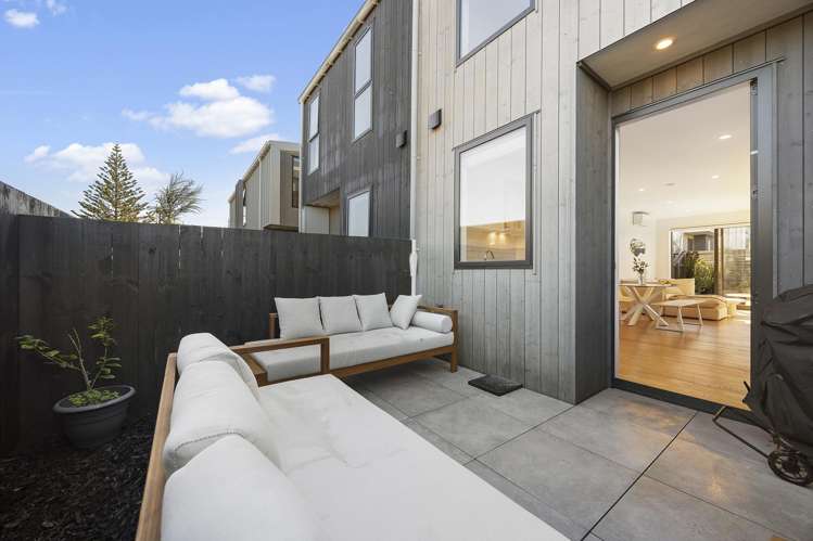 12/82 East Coast Road Milford_10