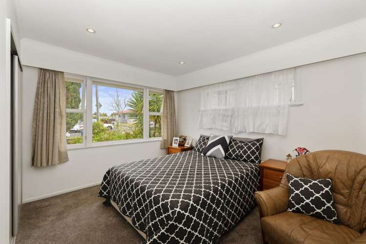 28 Tiroroa Avenue Te Atatu South_13