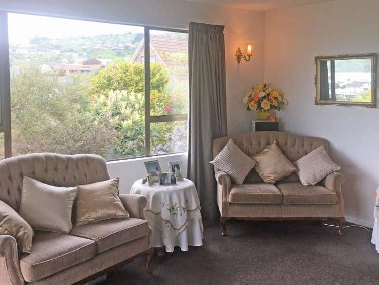 2/4 Kinloch Place Papakowhai_9