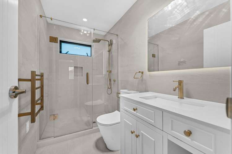 8A Gardiner Grove Mangere_14