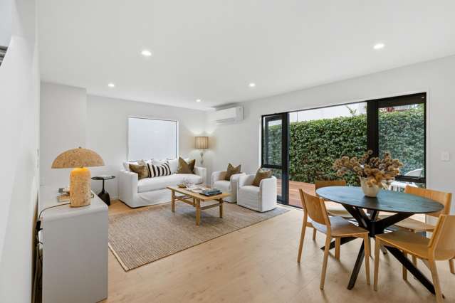 2/8 Mayfair Street Riccarton_1