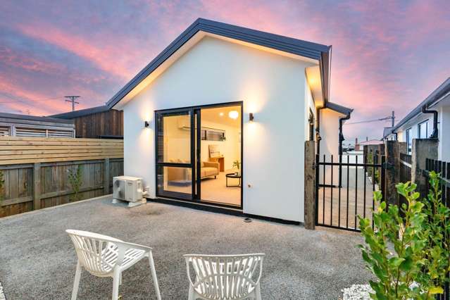 Spacious & standalone & sunny