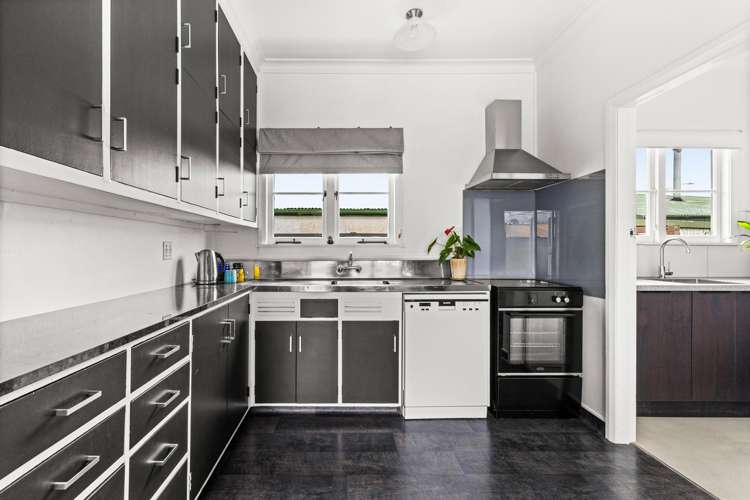 1417 Woodstock Avenue Mayfair_3