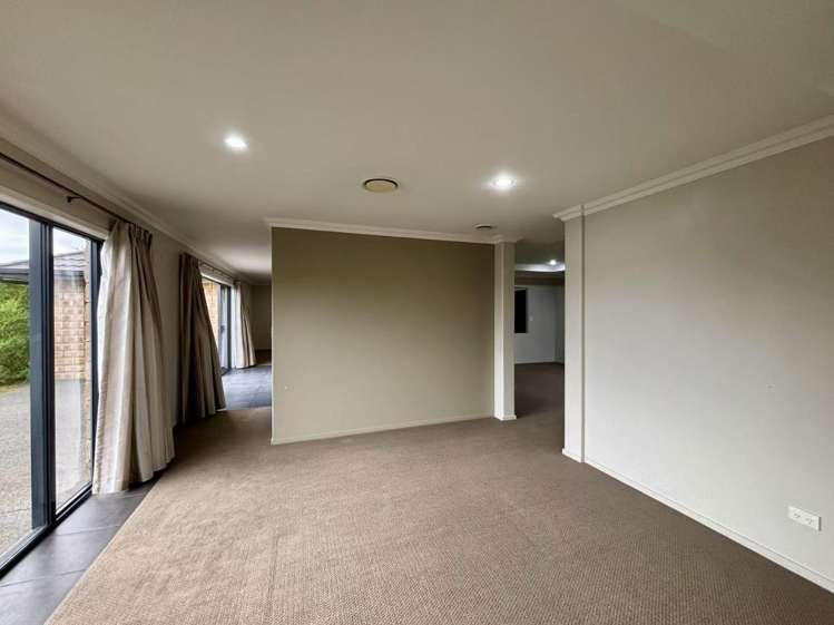 16 Somerton Drive Huntington_10