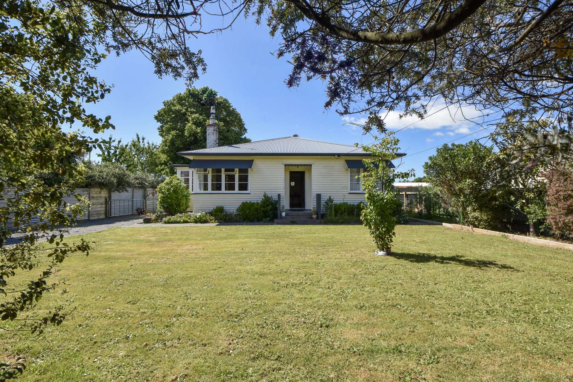 255 High Street South Carterton_0