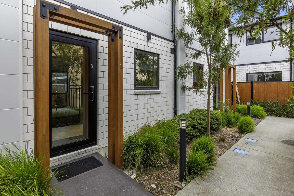 5/4 Johnston Grove_0