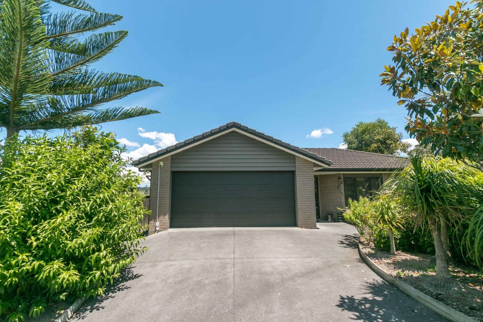 94 San Marino Drive West 11401_0