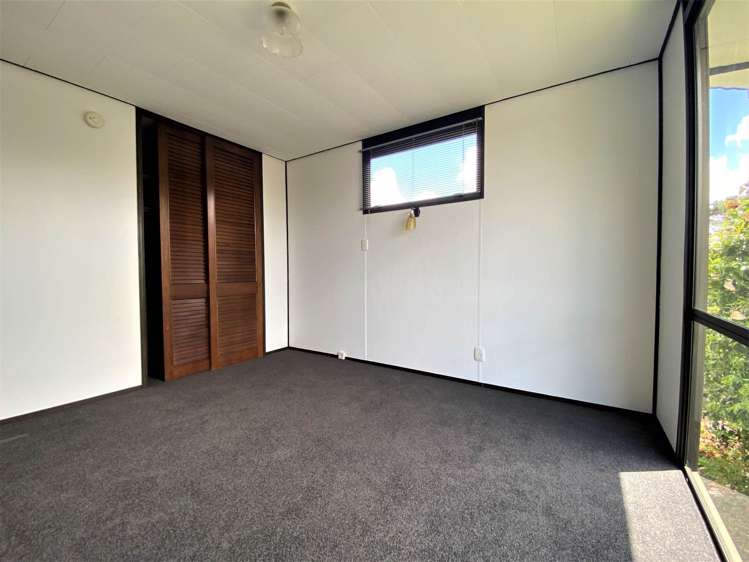 2/51 Seaview Road Castor Bay_5